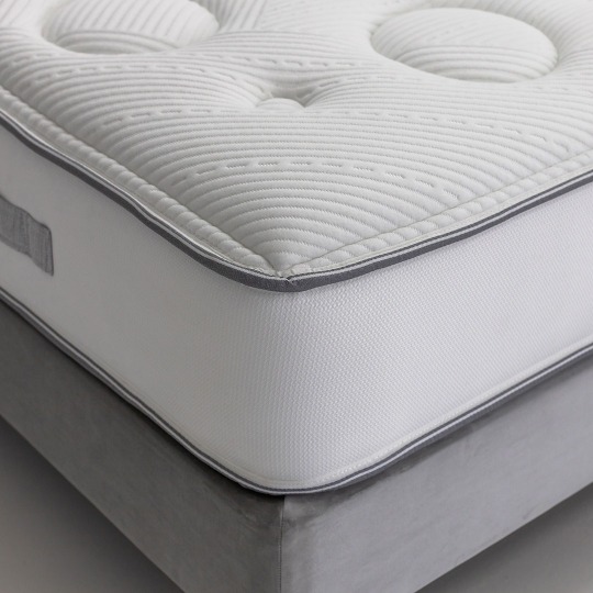 Matelas Simmons Planète mousse de confort Epaisseur 26 cm système No-Flip